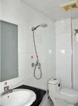 Wuhan Tianlun Holiday Hotel Экстерьер фото